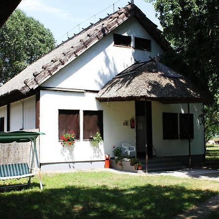 Patkos Motel Tiszafüred Eksteriør bilde